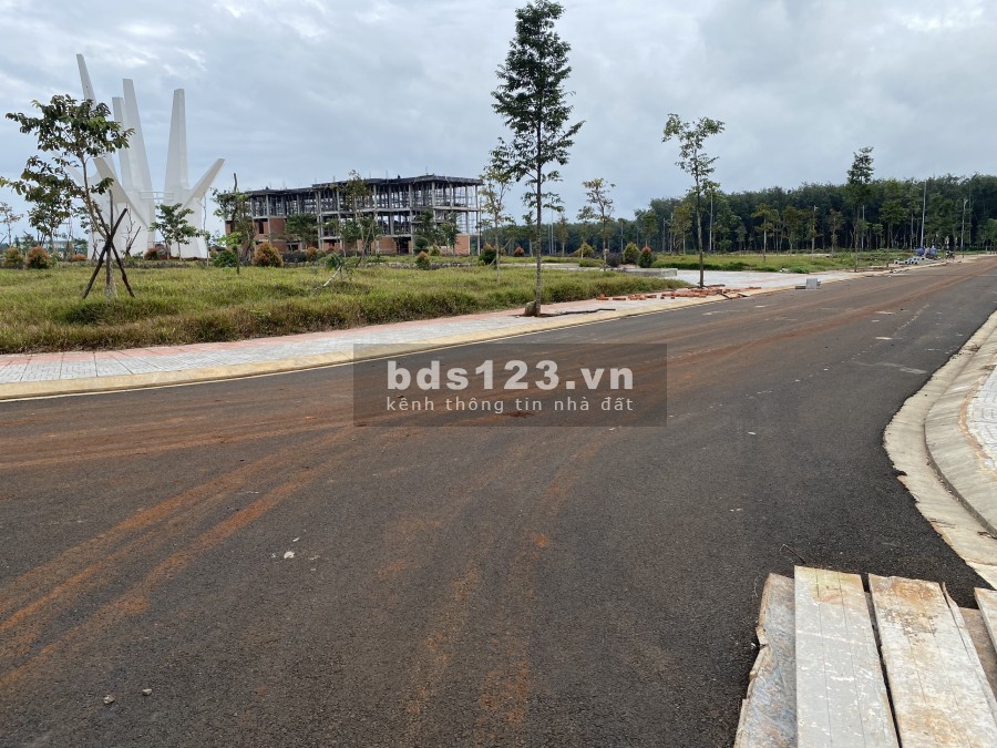 Đất ngay vị trí Mặt Tiền Hà Huy Tập, phường Tân An, giá bán 19 triệu/m2, sổ sẵn chính chủ