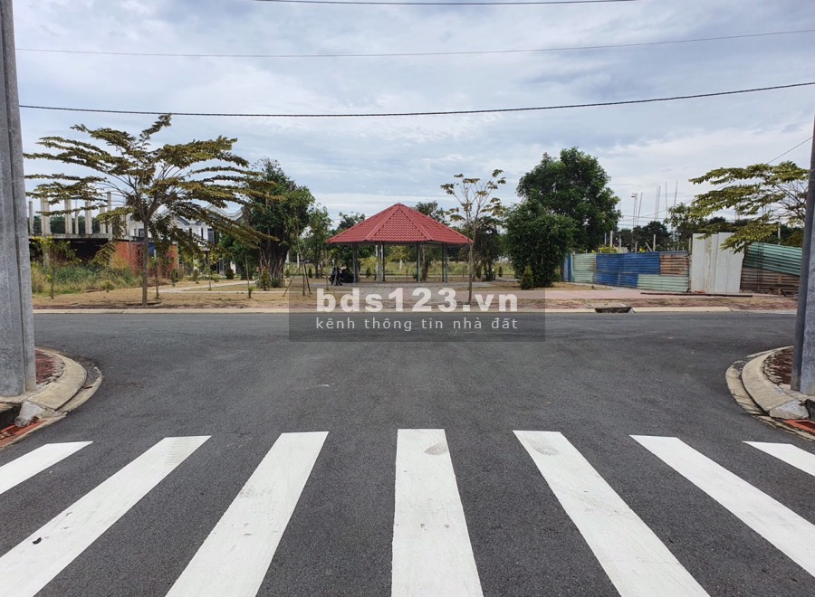 Bán đất quốc lộ 13 diện tích sử dụng 100m2, thổ cư 100%, xây tự do, sổ hồng riêng từng nền