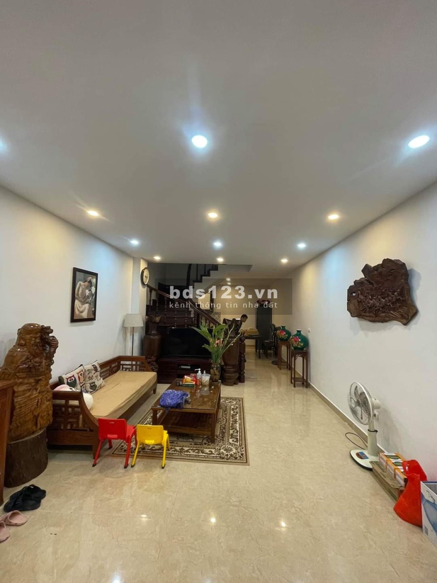 Bán Nhà Võ Thị Sáu, ngõ tộng, nhà nguyên căn đẹp, diện tích 45m2, giá bán 4.6 tỷ sổ sẵn chính chủ