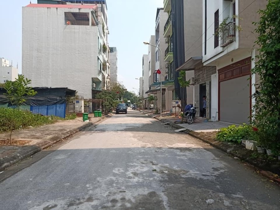 Cần bán gấp đất thổ cư Văn Quán, Quận Hà Đông, lô góc 62m2, giá 5.5 tỷ, sổ đỏ chính chủ