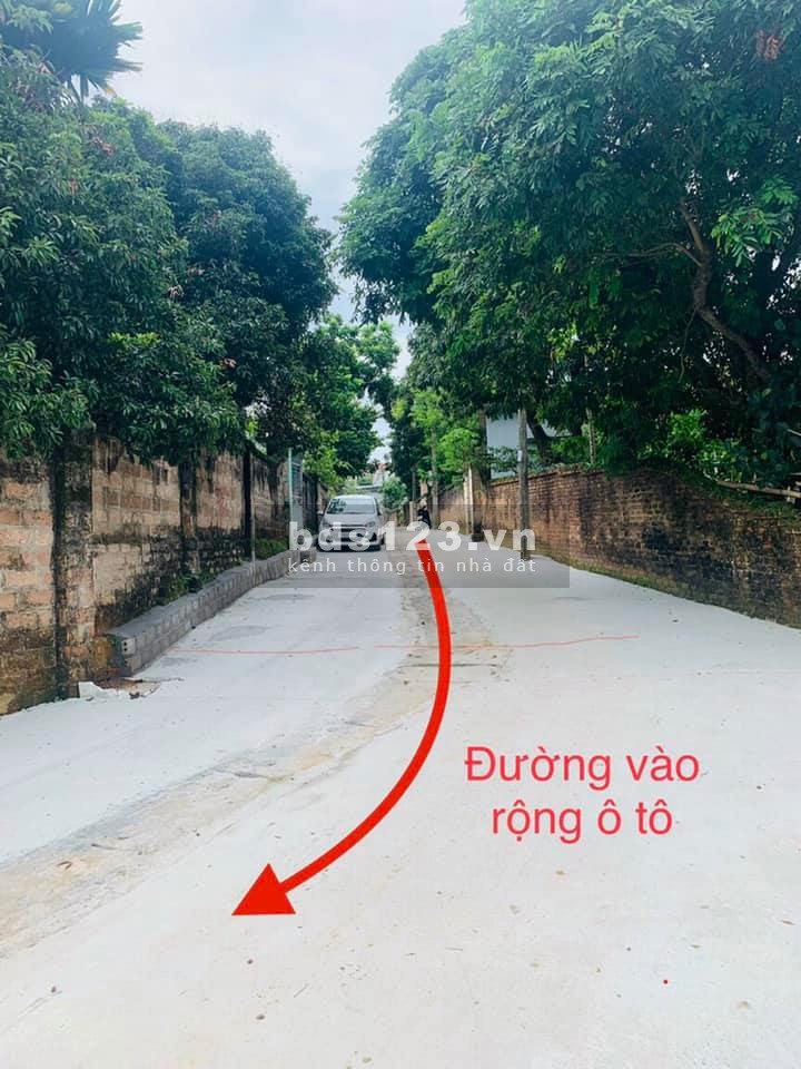 Đất sổ đỏ Hà Nội ngay trung tâm phường, giá chỉ hơn 4 triệu/m2 đường ô tô vào tận nơi