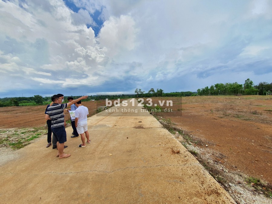 Cần bán nhanh 150m2 đất Sông Xoài cách khu Sân Vận Động xã Sông Xoài 1km LH 0902514989
