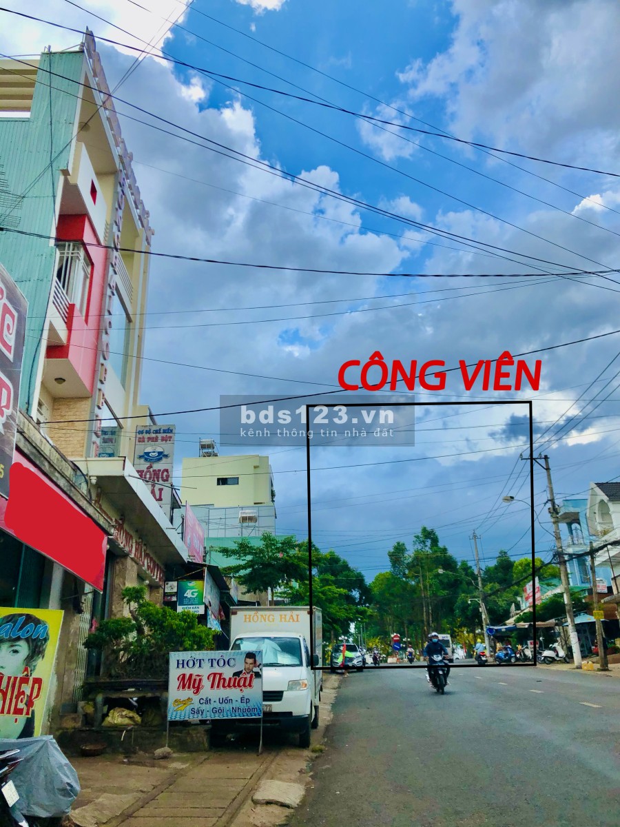 Cần tiền bán gấp nhà mặt tiền thành phố Pleiku giá bán chỉ 5.5 tỷ, thường lượng, vị trí đẹp