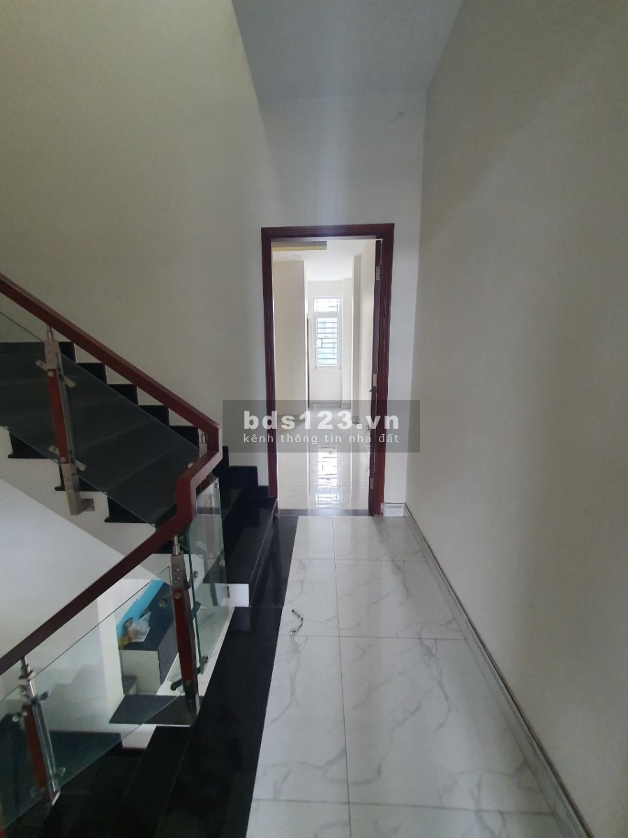 Bán nhà cổng khu công nghiệp Tân Đông Hiệp B kinh doanh đa ngành nghề giá đầu tư sinh lời