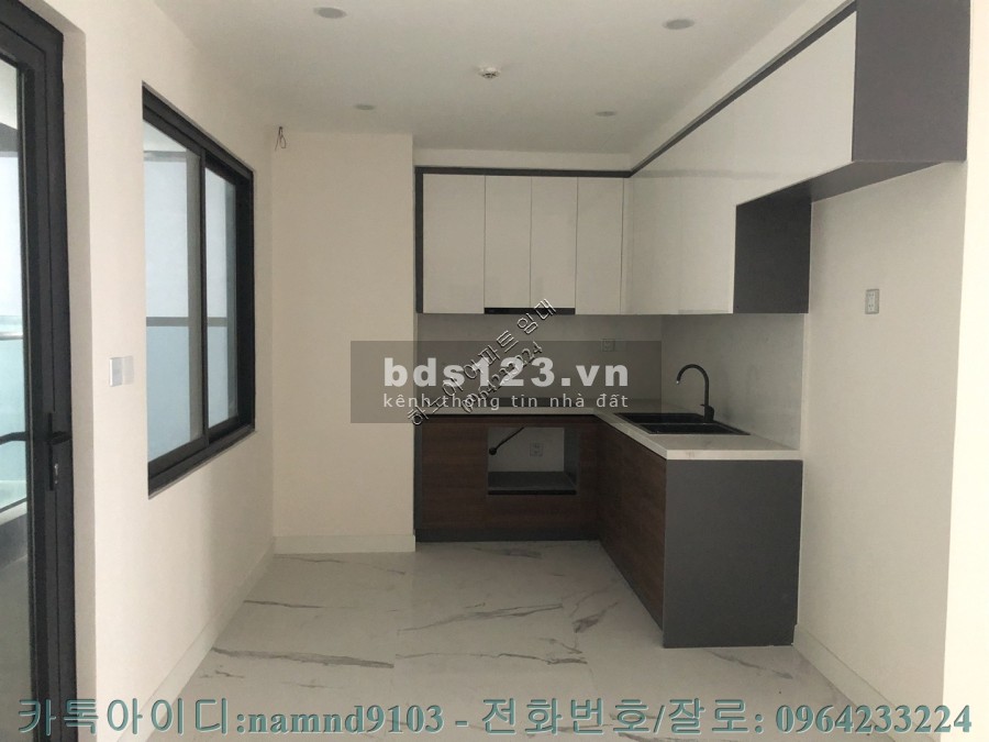 Cho thuê căn 4N nội thất cơ bản chung cư Sunshine Center tầng cao view thoáng, giá tốt