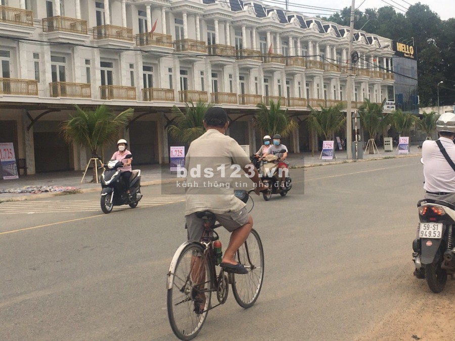 Bán nhà cổng khu công nghiệp Tân Đông Hiệp B kinh doanh đa ngành nghề giá đầu tư sinh lời