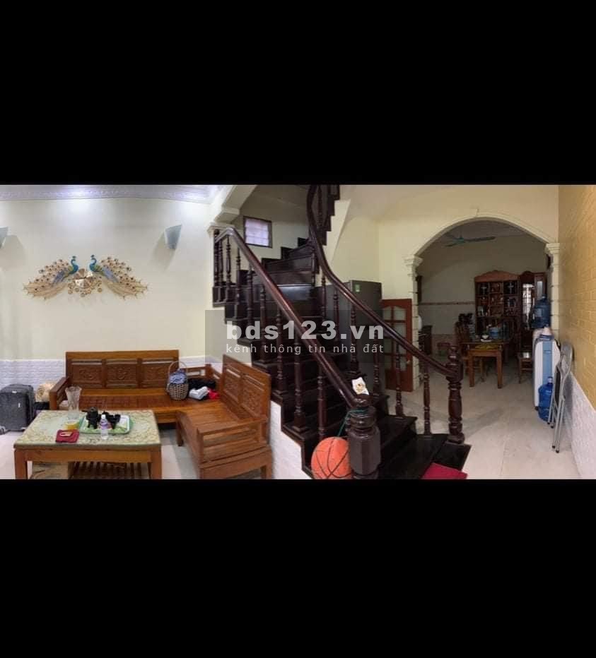 Bán nhà phố Cầu Giấy, diện tích sử dụng 43m2, đúc 4 tầng mặt tiền 4m, giá bán 4.8 tỷ, sổ sẵn