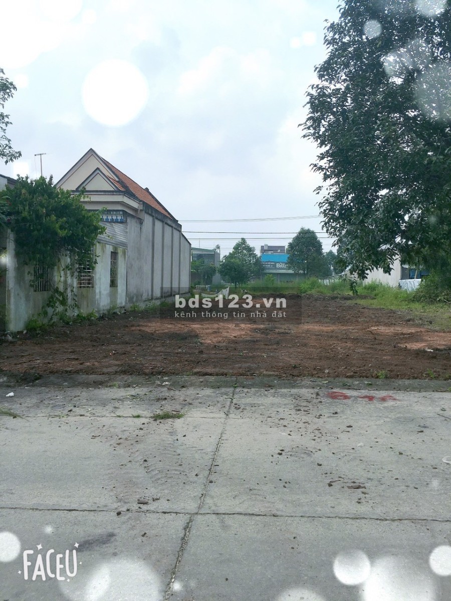Chủ cần tiền bán gấp lô đất diện tích sử dụng 300m2, vị trí đẹ, đường lớn, xe vào tận nhà