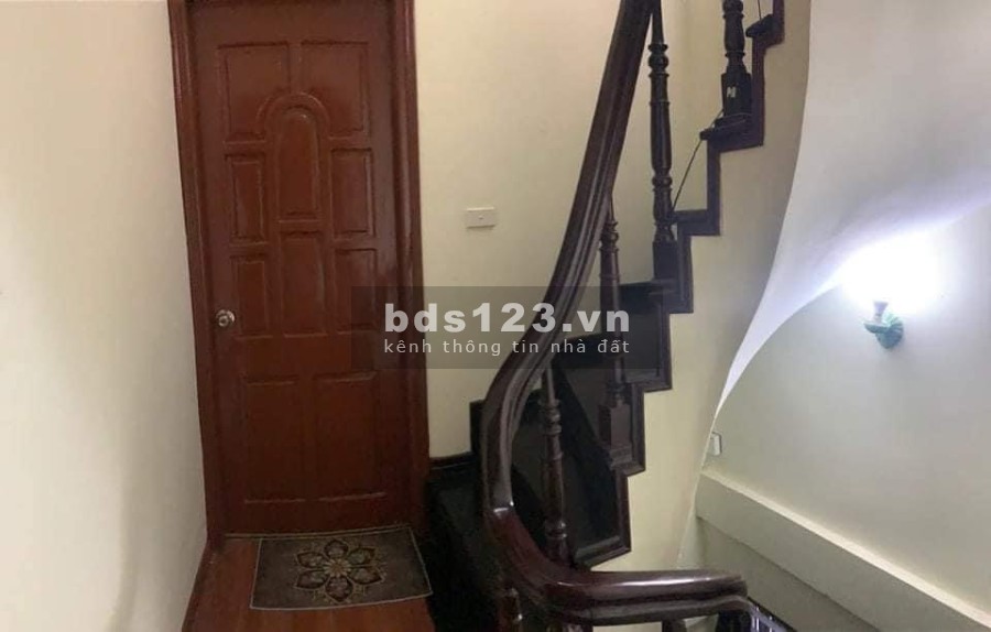 Bán nhà phố Cầu Giấy, diện tích sử dụng 43m2, đúc 4 tầng mặt tiền 4m, giá bán 4.8 tỷ, sổ sẵn
