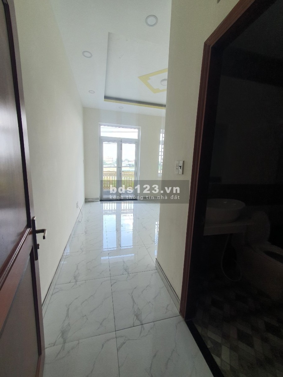 Bán nhà cổng khu công nghiệp Tân Đông Hiệp B kinh doanh đa ngành nghề giá đầu tư sinh lời