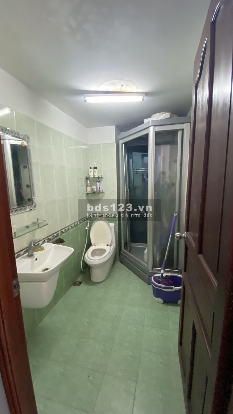 Bán nhà Đường Nguyễn Minh Hoàng, Tân Bình, Giá Rẻ,70m2, 4 Lầu, Đường Lớn 10m