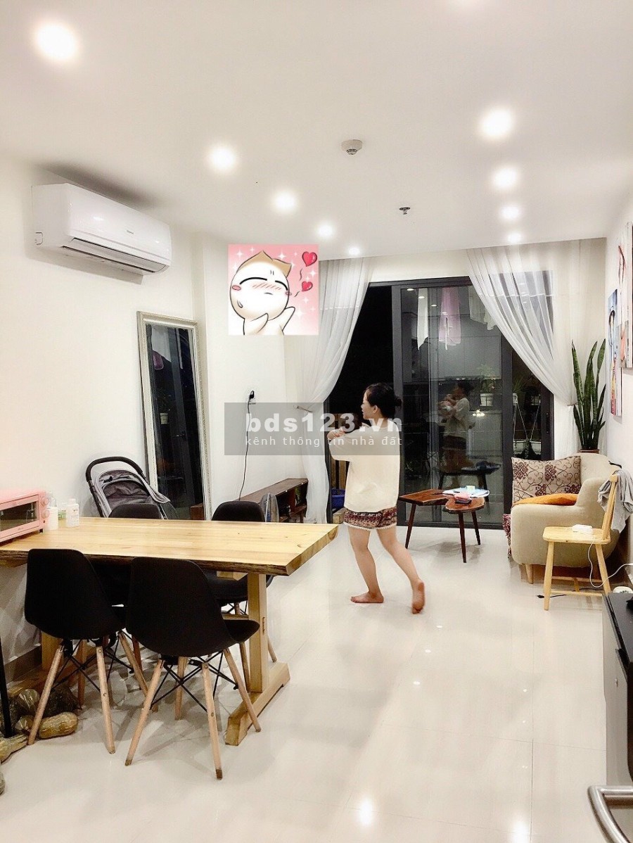 Cần bán nhanh căn hộ 2 ngủ 1vs 54m2 tại Vinhomes Smart City, đã hoàn thiện nội thất. Giá 1.75 tỷ.