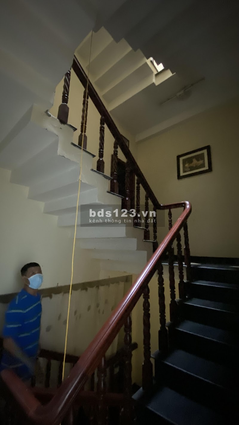 Bán nhà Đường Nguyễn Minh Hoàng, Tân Bình, Giá Rẻ,70m2, 4 Lầu, Đường Lớn 10m
