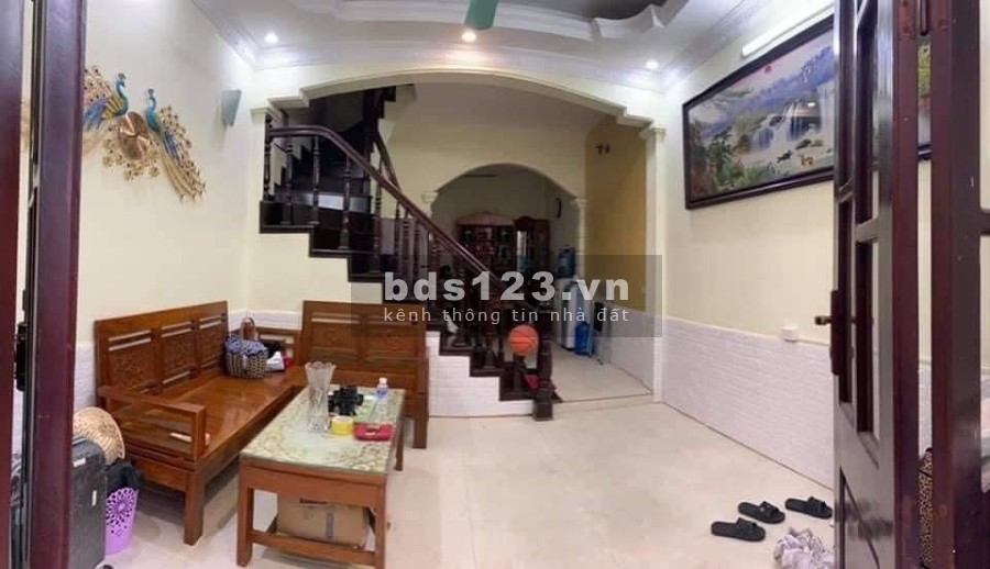 Bán nhà phố Cầu Giấy, diện tích sử dụng 43m2, đúc 4 tầng mặt tiền 4m, giá bán 4.8 tỷ, sổ sẵn