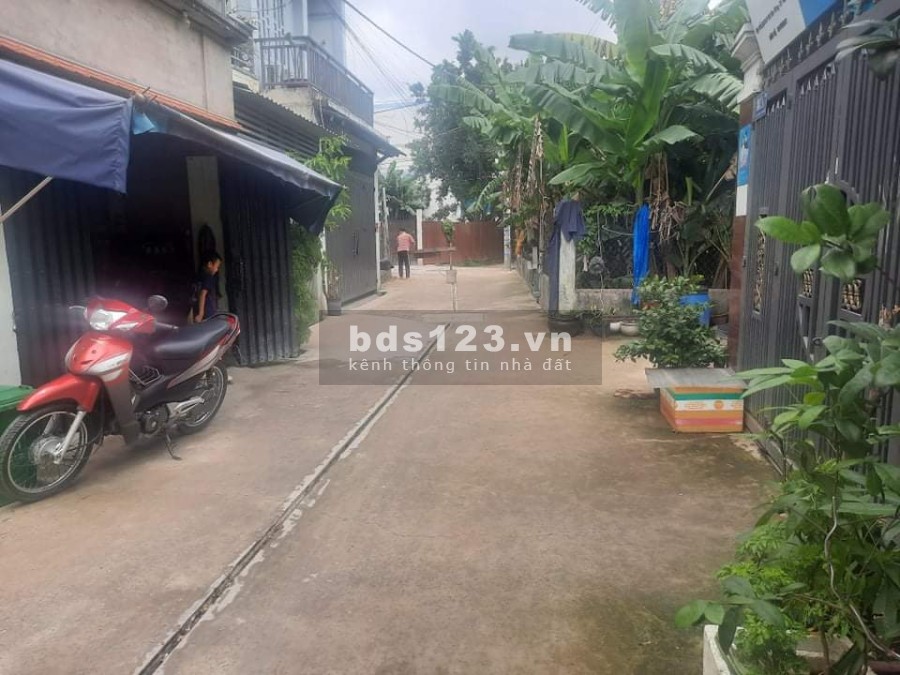 Bán nhà mặt tiền hẻm Nữ Dân Công giá đầu tư sinh lời, nội thất cơ bản, khu an ninh yên tĩnh
