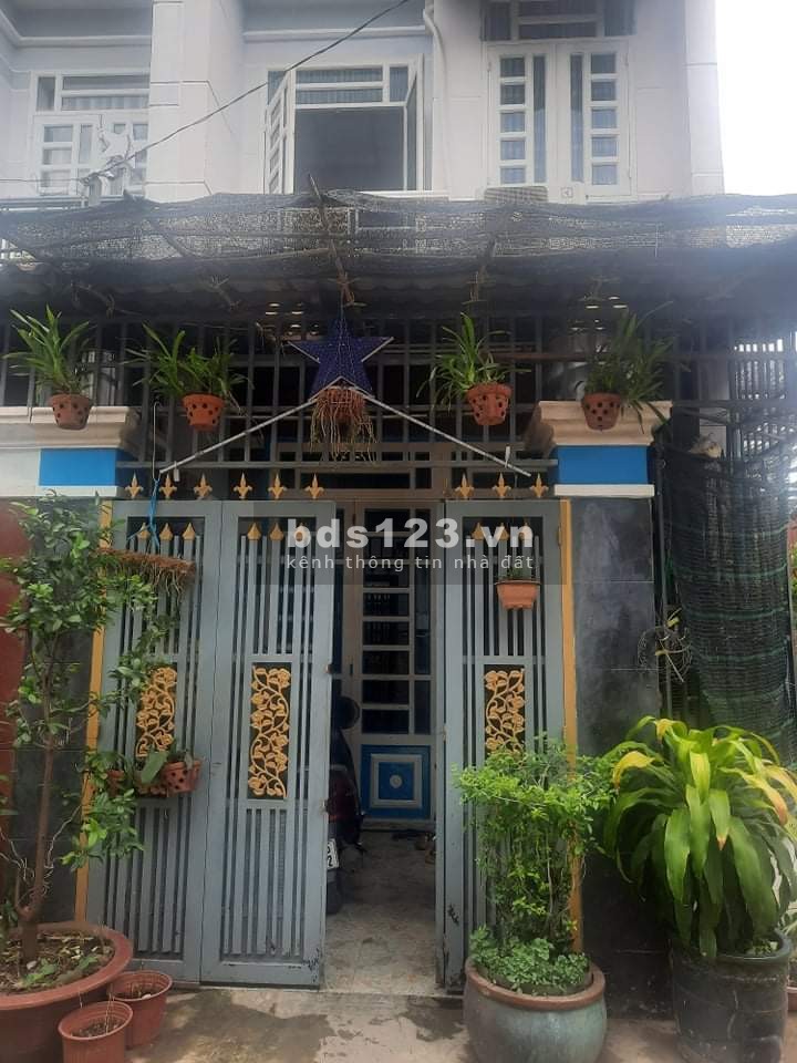 Bán nhà mặt tiền hẻm Nữ Dân Công giá đầu tư sinh lời, nội thất cơ bản, khu an ninh yên tĩnh