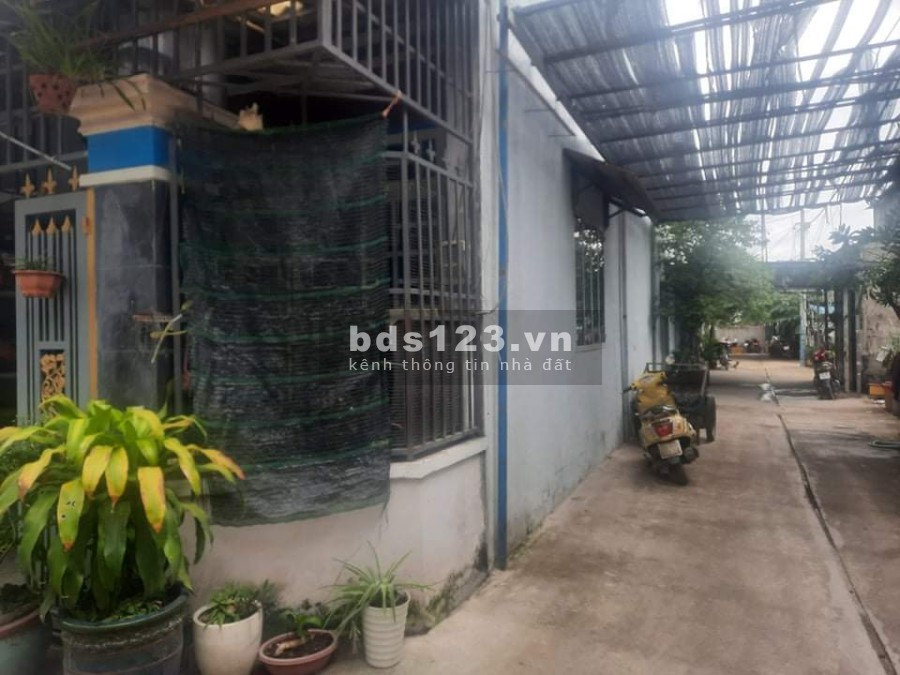 Bán nhà mặt tiền hẻm Nữ Dân Công giá đầu tư sinh lời, nội thất cơ bản, khu an ninh yên tĩnh