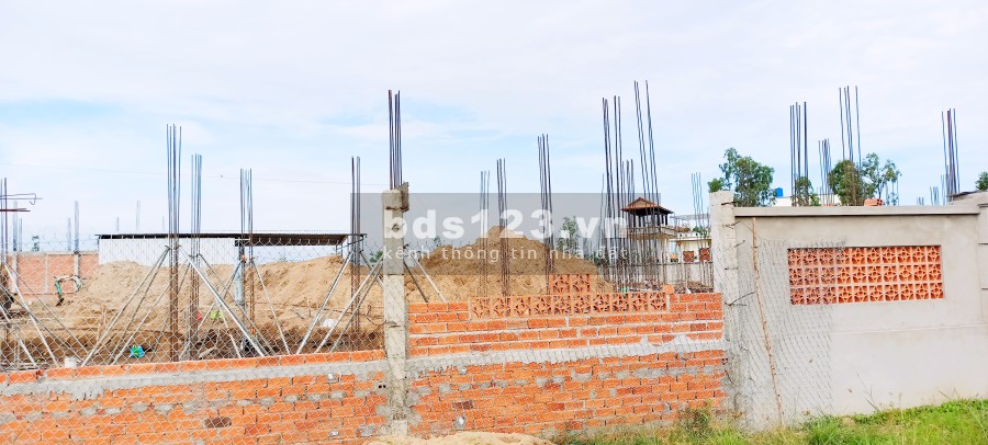 Bán 2nền 100%thổ cư giá rẻ mặt tiền chợ thích hợp kinh doanh tất cả các mặt hàng