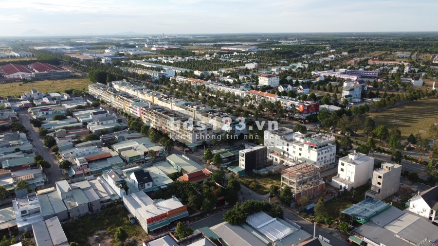Đất mặt tiền nhựa 13m. Ngay lối rẽ vào cao tốc TP HCM - Bình Dương - Bình Phước