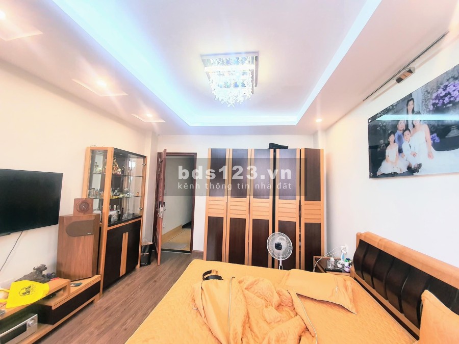 Bán nhà nguyên căn Quận Long Biên, diện tích sử dụng 92m2 giá bán 9.6 tỷ
