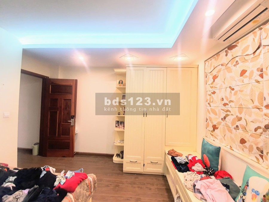 Bán nhà nguyên căn Quận Long Biên, diện tích sử dụng 92m2 giá bán 9.6 tỷ