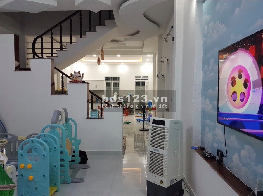 Gia đình kẹt tiền nên cần bán căn nhà 100m2(5x20m) chính chủ, an toàn pháp lý, gần KCN.