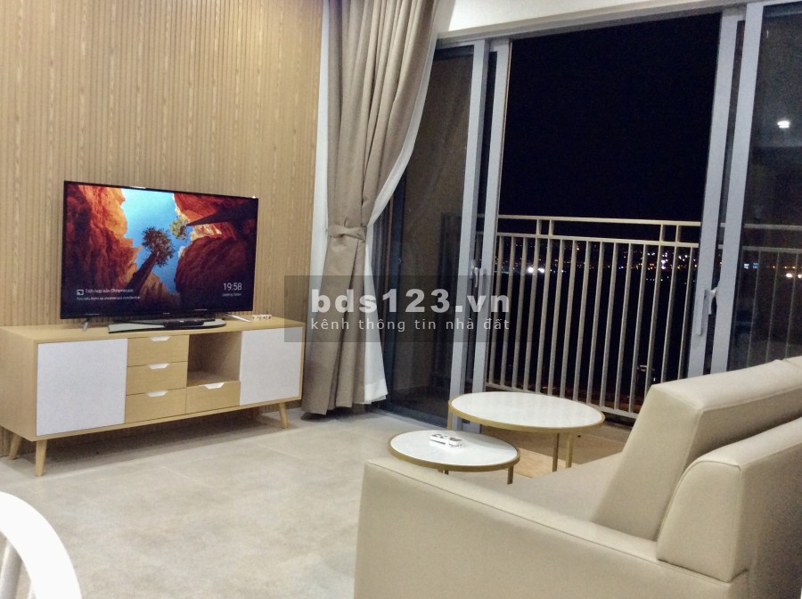 Căn góc 2PN dtsd 85m2 nội thất đẹp CC Palm Heights cho thuê 16.000.000 VND bao phí