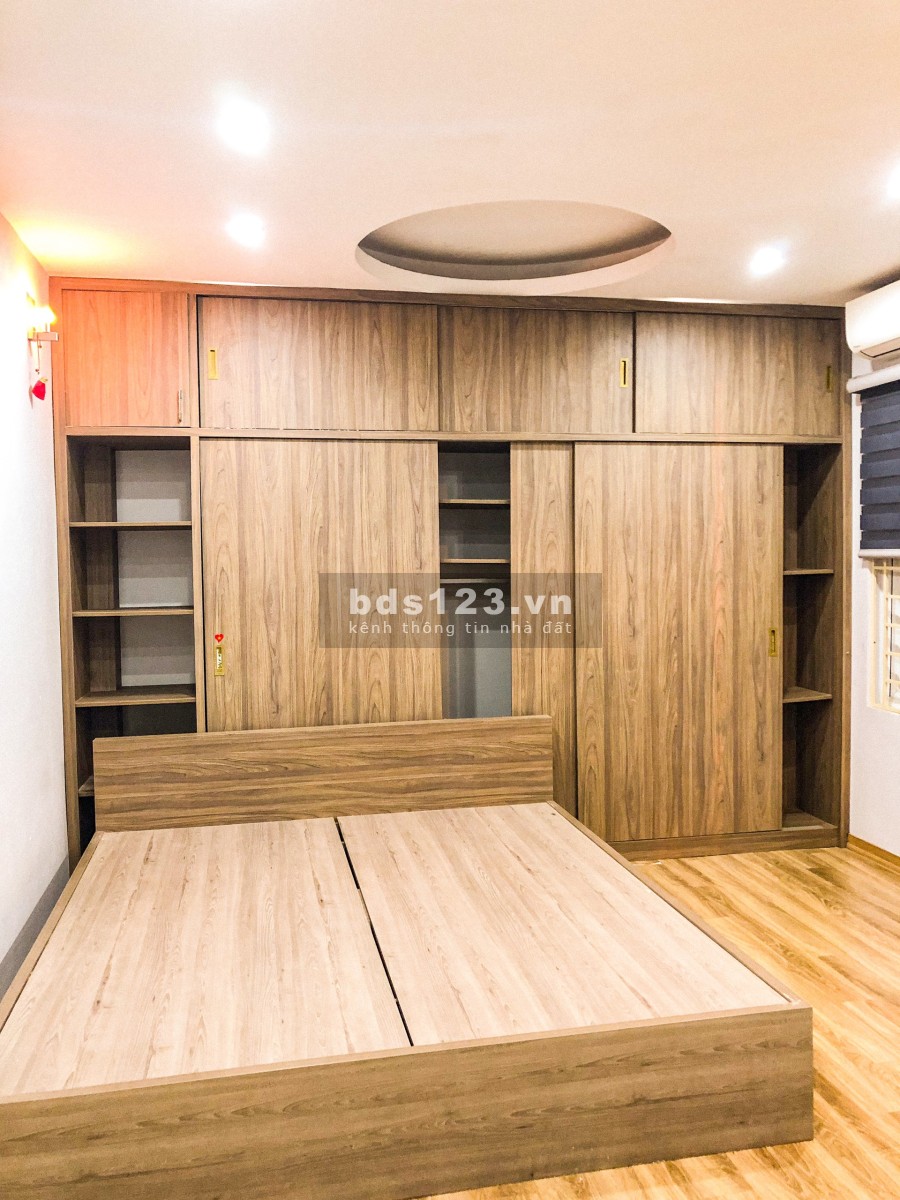 Bán nhà phố Hoàng Hoa Thám, nhà lô góc, chủ nhà là giảng viên đại học, 40m2, giá 5.95 tỷ