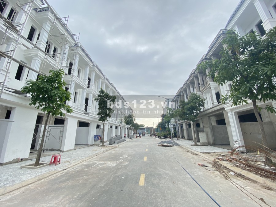 Cần bán nhà mặt tiền ở phường Tân Bình, Dĩ An diện tích 75m2, giá 2.5 tỷ, lh 0925827313