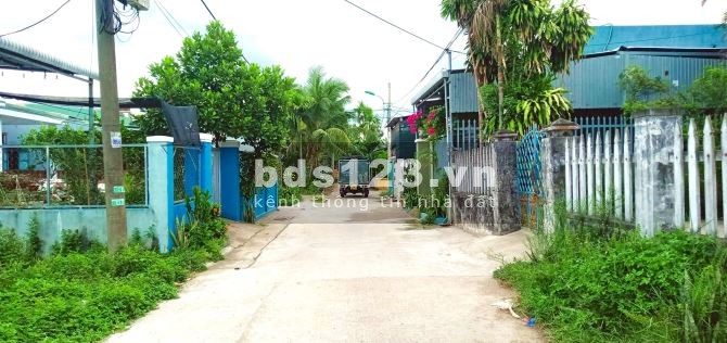 Bán lô đất vuông vức, sạch sẽ gần chợ đường ô tô vào tận nơi ngân hàng hỗ trợ vay