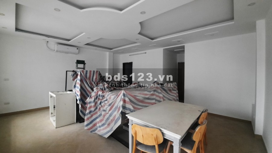 Cho thuê 2 tầng làm văn phòng hoặc cửa hàng tại đường Âu Cơ giá cho thuê 25 triệu/tháng