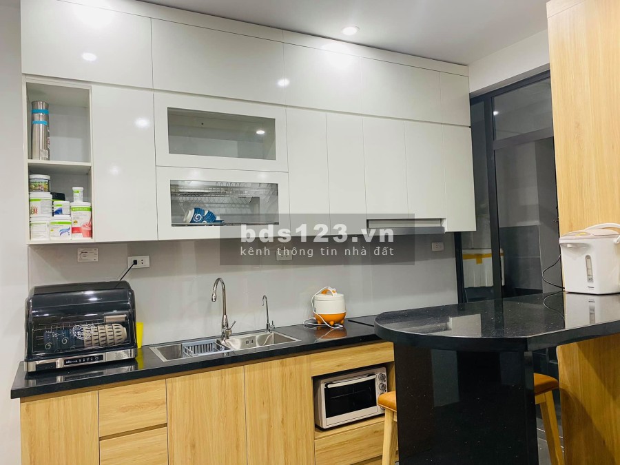 Bán nhà mặt phố Nguyễn Trãi lô góc vỉa hè kinh doanh sổ đỏ nở hậu, liên hệ 0984136598