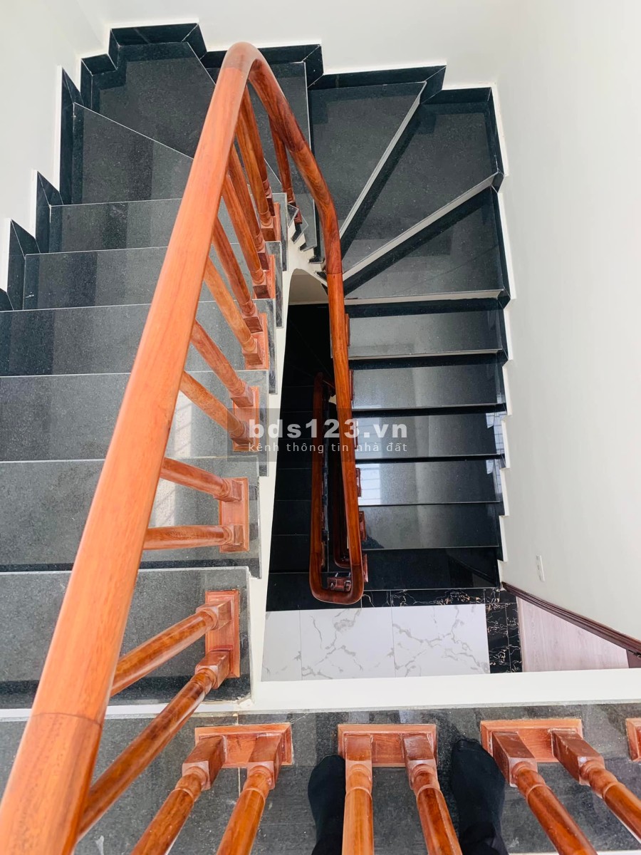 Bán nhà mới kinh koong thiết kế hiện đại, full nội thất, khu dân trí cao, hàng xóm văn minh