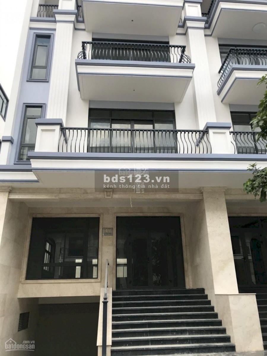 Bán gấp căn nhà phố Đông Nam đường 37 M5 KĐT Vạn Phúc City, DT 180m2m, Hầm 5 lầu, giá 37 tỷ