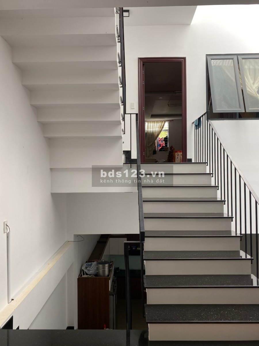 Chính chủ cần bán gấp nhà mới xây nội thất đầy đủ giá bán 5.5 tỷ, giấy tờ pháp lý rõ ràng