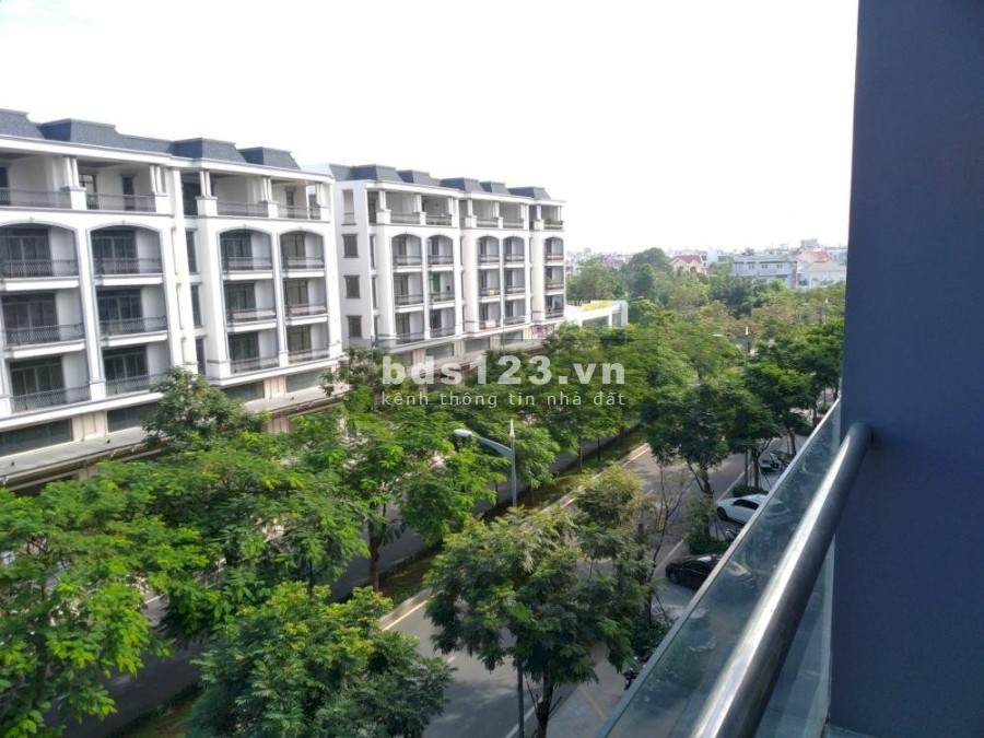 Bán gấp căn nhà phố Đông Nam đường 37 M5 KĐT Vạn Phúc City, DT 180m2m, Hầm 5 lầu, giá 37 tỷ