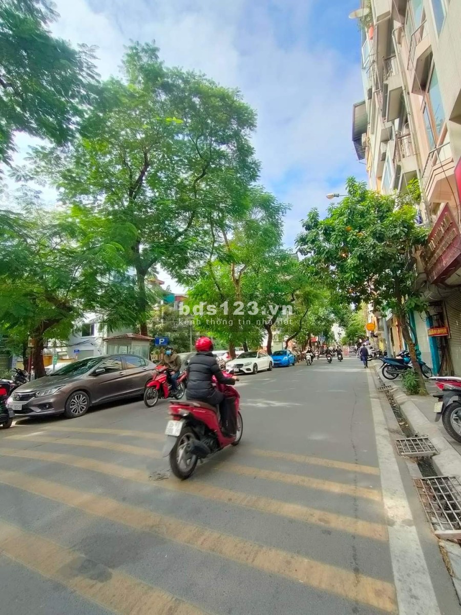 Bán nhà nguyên căn mặt phố Thụy Khuê, kinh doanh đỉnh, giá bán 6,4 tỷ sổ đỏ chính chủ
