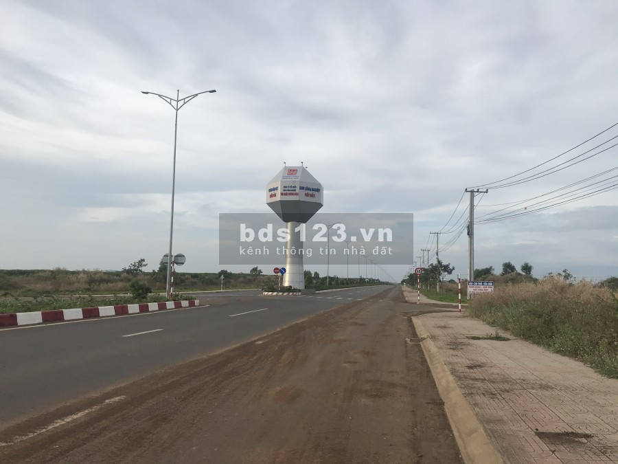 Bán lô đất diện tích 5.6ha huyện Đất Đỏ, Bà Rịa Vũng Tàu, giá cả hợp lý, khu dân cư đông đúc