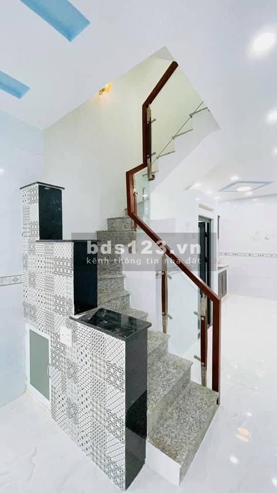 Bán nhà nguyên căn siêu Vip đường Trần Phú, phường 4, Quận 5 giá bán chỉ 5.39 tỷ