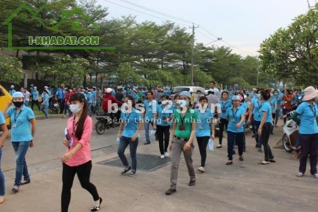 Chính chủ cần bán lô đất mặt tiền gần cổng KCN Mỹ Phước 3, vị trí đẹp, thổ cư 100%,gần KCN.