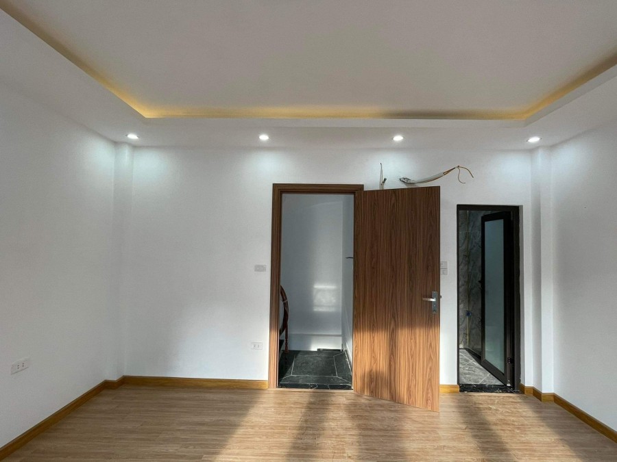 Chính chủ bán nhà tại Mễ Trì dt 31/33m, 5 tầng mặt tièn 4.8m, giá bán 3.65 tỷ lh 0985709889