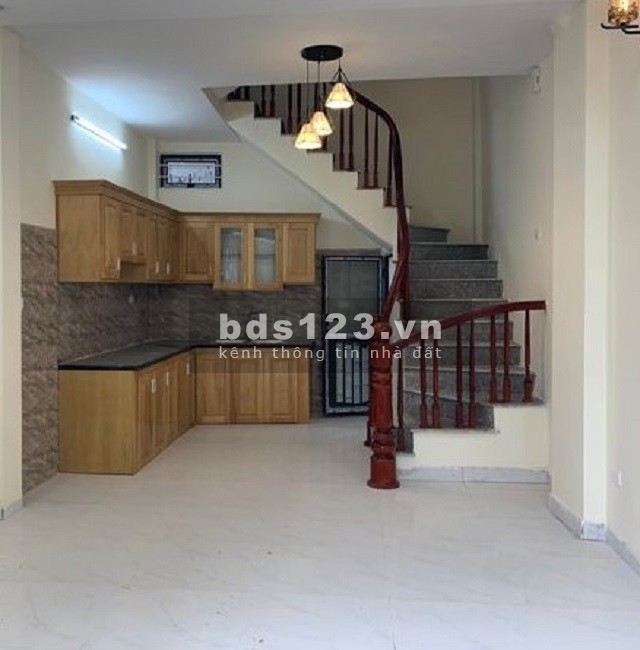 Bán nhà Nguyễn Chính Hoàng Mai 10m ra đường ô tô tránh, đúc 5 tầng giá bán hơn 2 tỷ xíu.