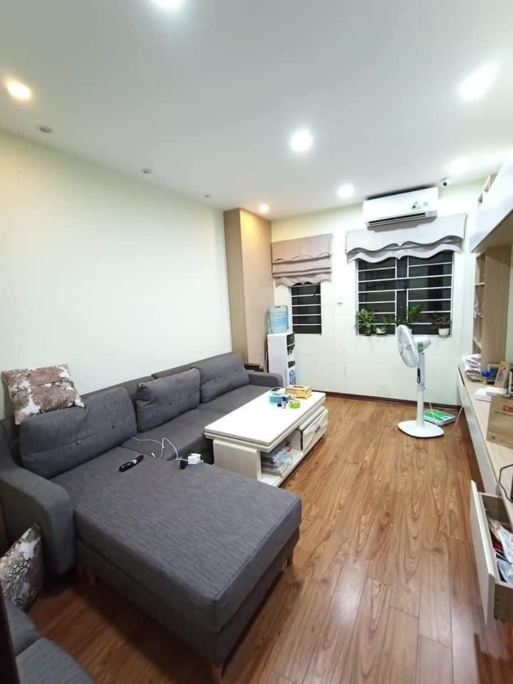Mặt đường 5, phường Sài Đồng, kinh doanh đỉnh, diện tích 24m2 4 tầng, giá bán 2,7 tỷ