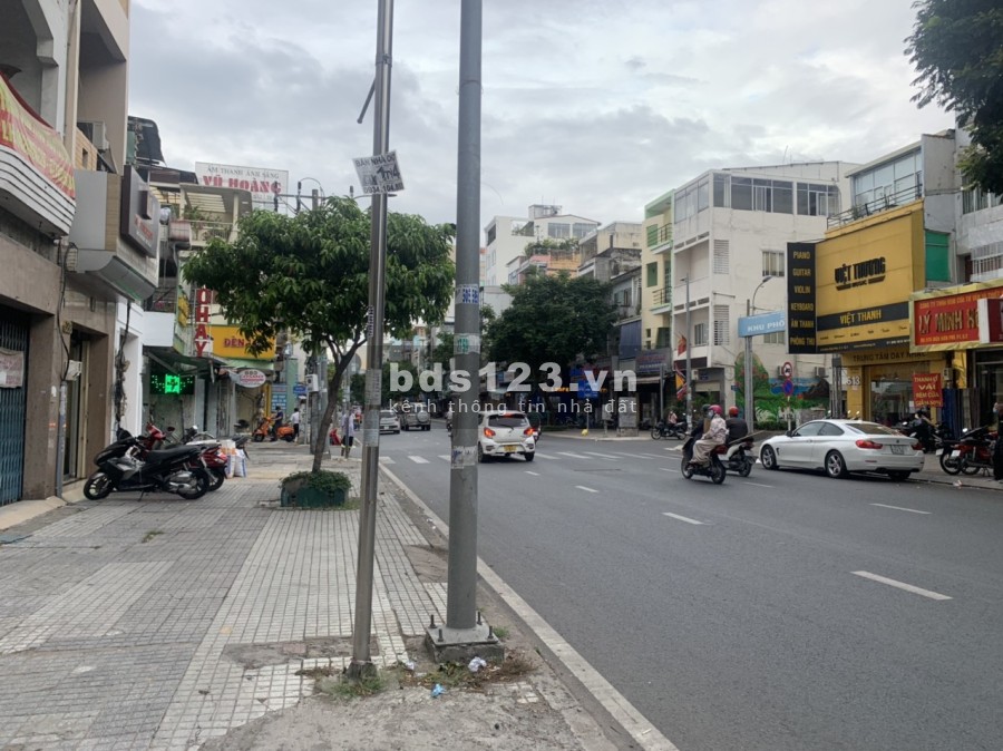 Cho thuê Office hay phòng có nội thất cơ bản mặt tiền 696 Điện Biên Phủ P10 Quận 10
