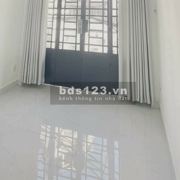 Bán nhà hẻm xe hơi đường Nguyên Hồng Gò Vấp 2 lầu diện tích sử dụng 20m2 chỉ 2.9 tỷ