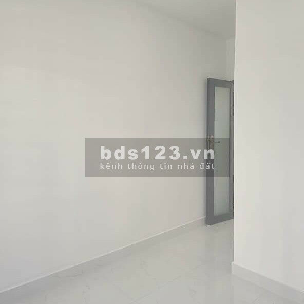 Bán nhà hẻm xe hơi đường Nguyên Hồng Gò Vấp 2 lầu diện tích sử dụng 20m2 chỉ 2.9 tỷ