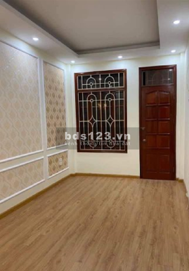 Bán nhà Nguyễn Chính Hoàng Mai 10m ra đường ô tô tránh, đúc 5 tầng giá bán hơn 2 tỷ xíu.