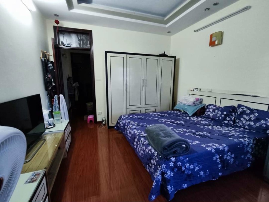 Bán Nhà Phố Đặng Thùy Trâm Q. Cầu Giấy, Phân Lô, Ô Tô Tránh, Vỉa Hè, Mặt Tiền rộng, 5 Tầng, 7,6 Tỷ