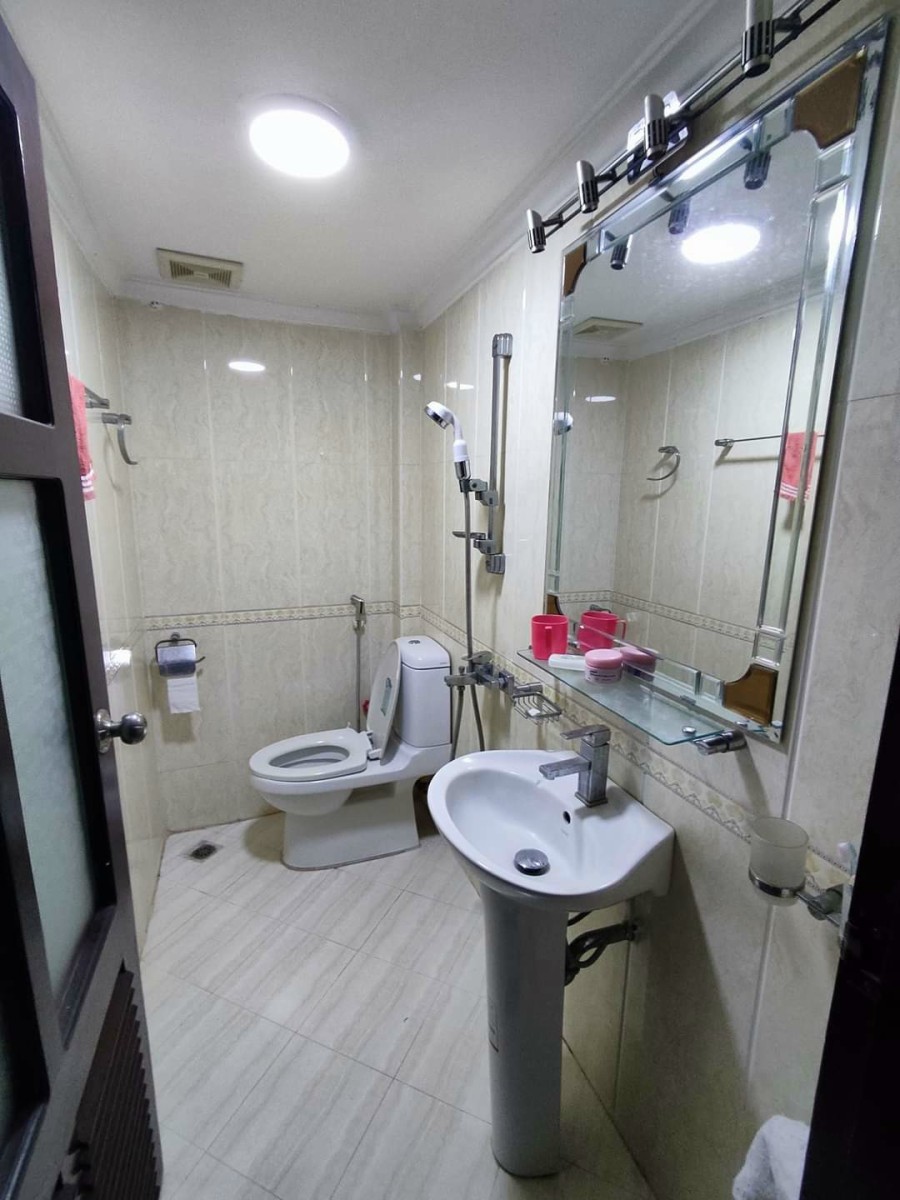 Bán Nhà Phố Đặng Thùy Trâm Q. Cầu Giấy, Phân Lô, Ô Tô Tránh, Vỉa Hè, Mặt Tiền rộng, 5 Tầng, 7,6 Tỷ