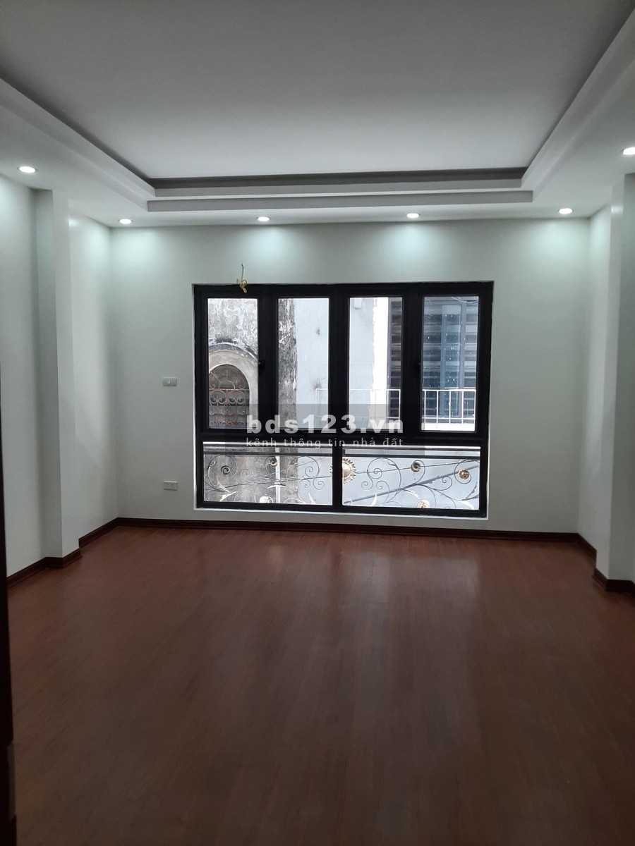 Bán nhà nguyên căn đường Trịnh Đình Cửu Hoàng Mai, 10m ra mặt phố vị trí đẹp, tiện ích đủ